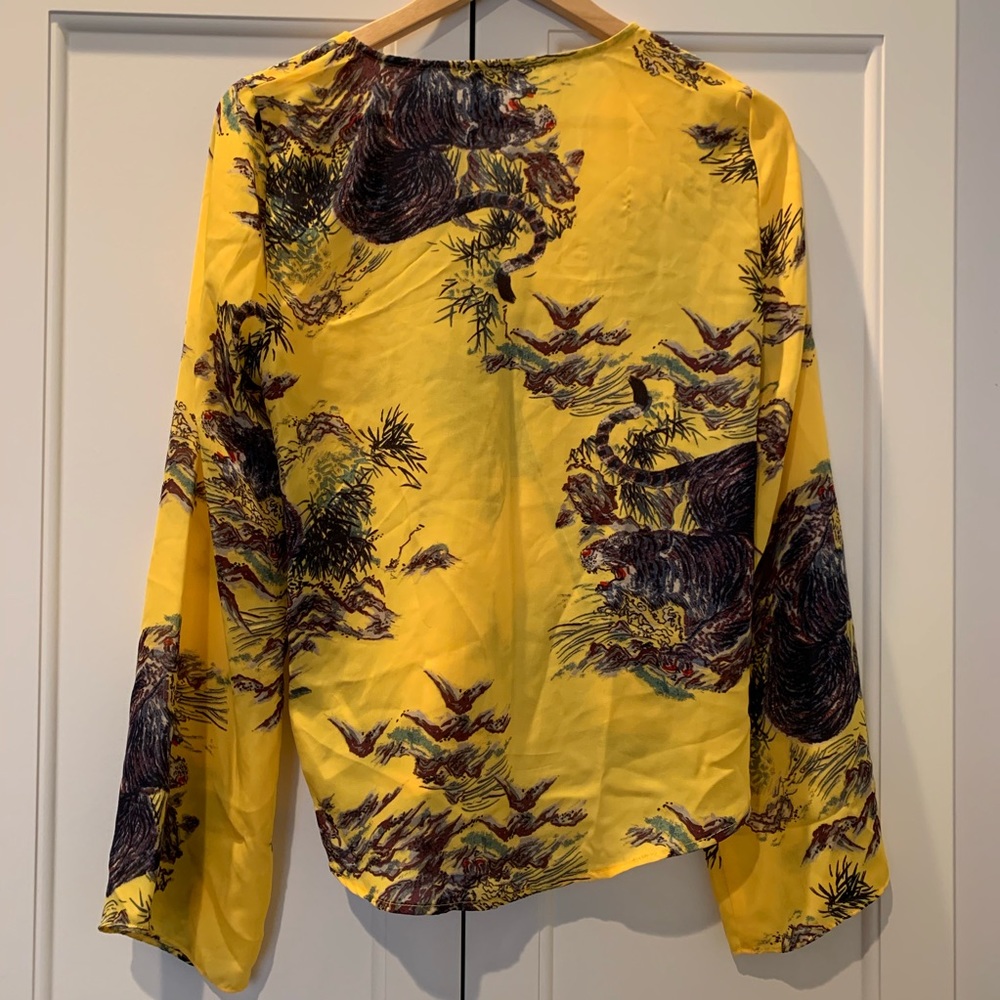 Guess Top - Size Small - Picture 3 of 7